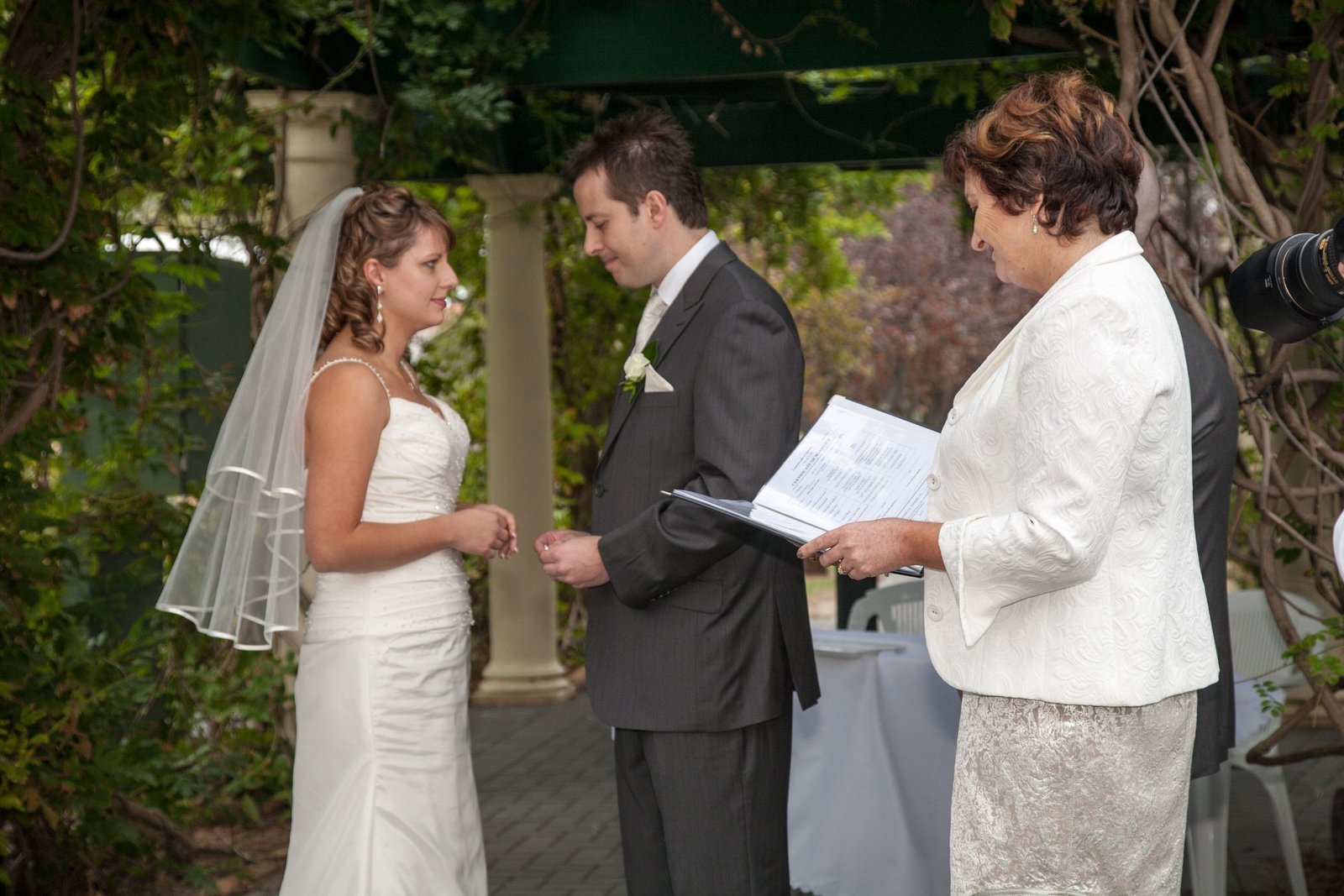 gcq_20090315_016_Krys_Wedding_Celebrant