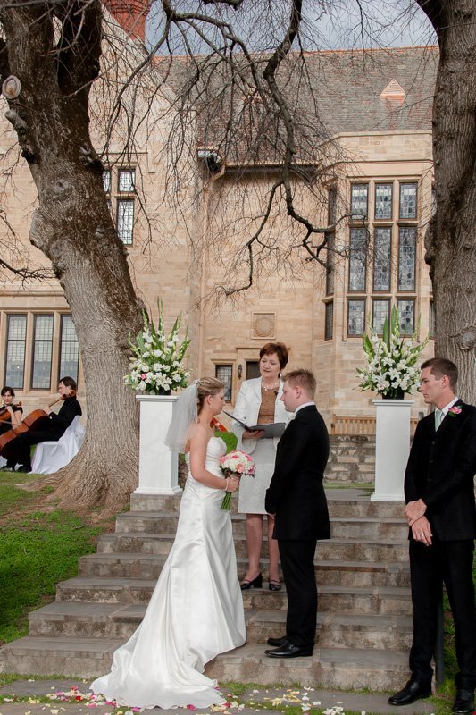 S1-20090913_007_Krys_Wedding_Celebrant
