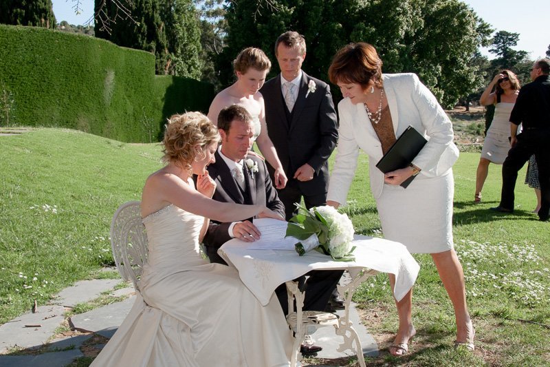 S1-20091108_022_Krys_Wedding_Celebrant
